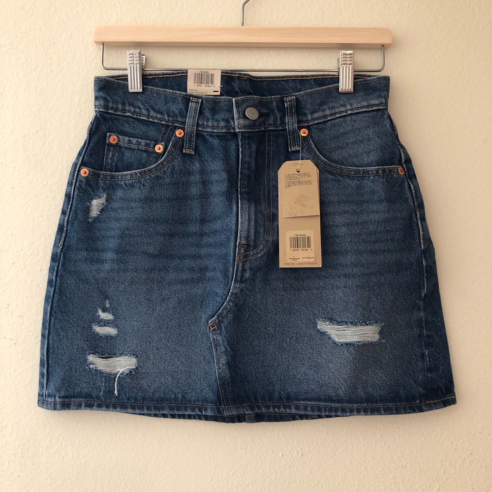 NWT Levi’s Distressed Jean Skirt